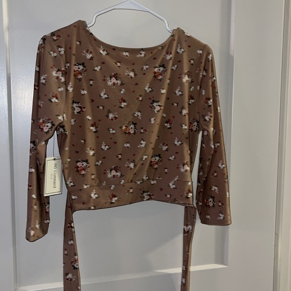 Long sleeve tie around crop top - Picture 3 of 3